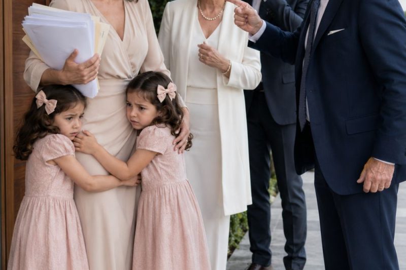 La echaron bajo la lluvia tras enterrar a su esposo… pero una carta escondida cambió todo