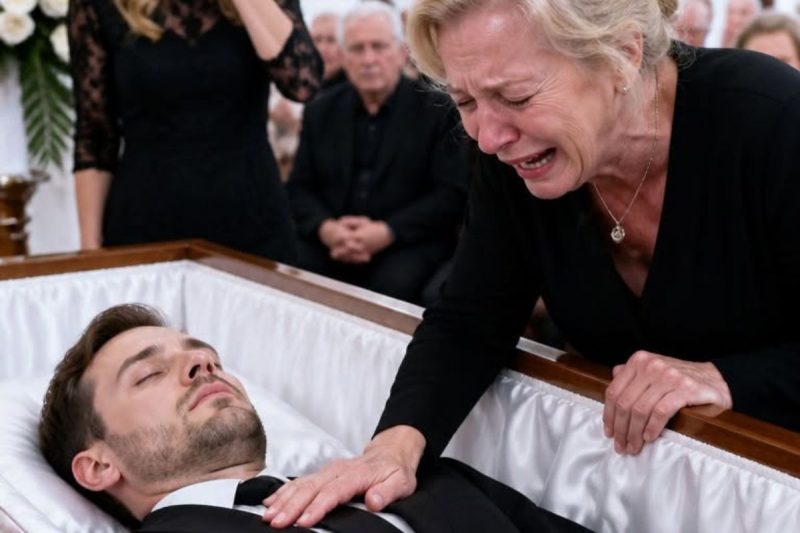 Una madre llegó tarde al funeral de su único hijo y gritó: “¡No lo entierren antes de que yo lo vea!”… pero cuando exigió abrir el ataúd, la reacción de su esposa dejó a todos paralizados.